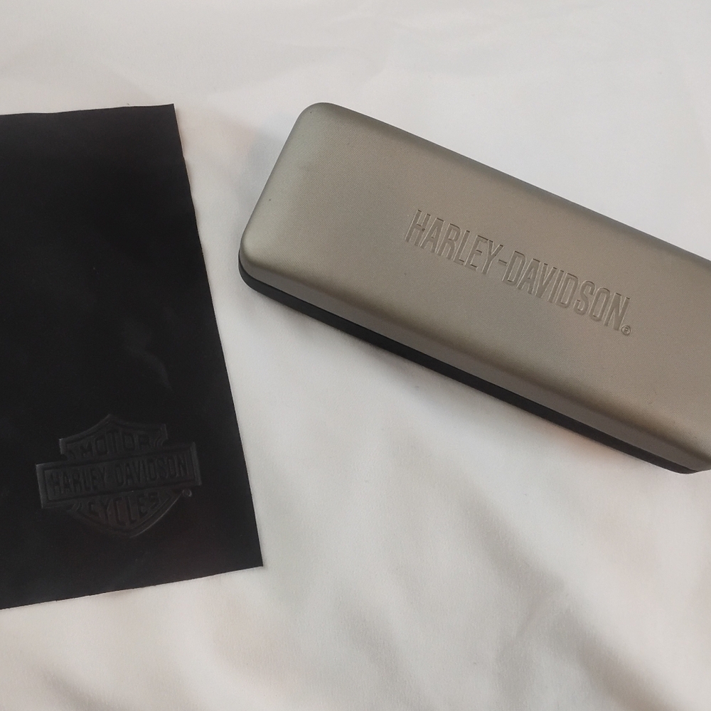 Harley-Davidson Sunglass Case  With Cloth